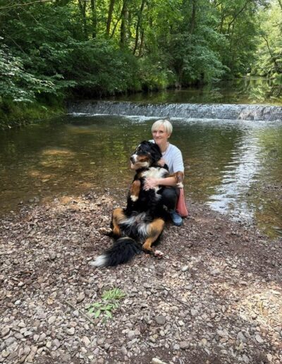 Jana Hildebrandt privat mit Hund
